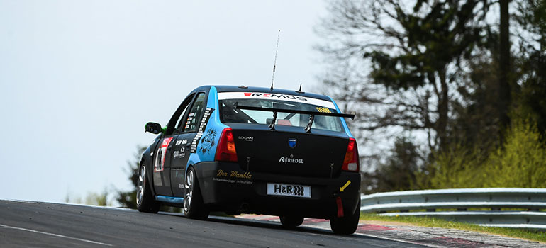 Dacia Logan beim 24h Rennen
