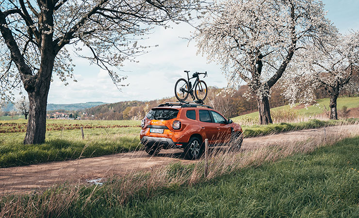 Mit Dacia auf den Spuren der Outdoor-Profis Benni Grams und Steffi Marth