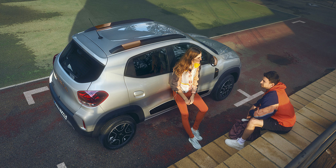 Dacia Spring - Junge Leute