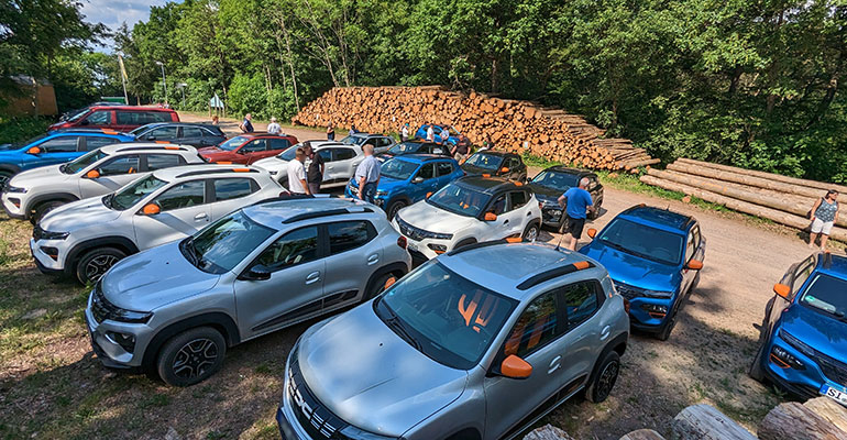 Spring_Ausfahrt_Parkplatz_w Dacia Spring-Treffen 2023: noch mehr Fans bei der zweiten Auflage