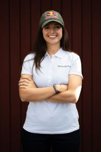 Cristina Gutiérrez Herrero und der neunfache Rallye-Weltmeister Sébastien Loeb fahren den Dacia Allradler