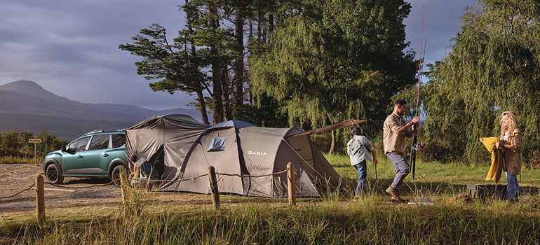 Als Mini-Camper für diesen Trip können wir dir den Dacia Jogger wärmstens empfehlen.