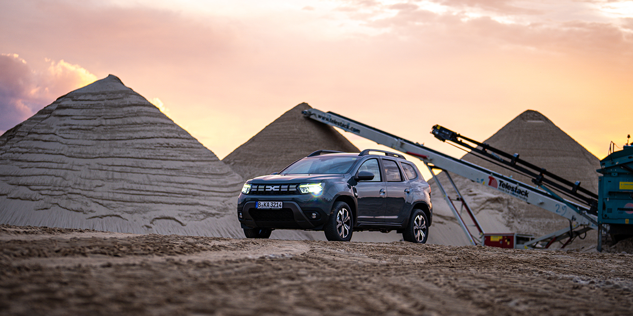 Influencer-Battle: Wer akquiriert mehr Probefahrten im Duster Duell?