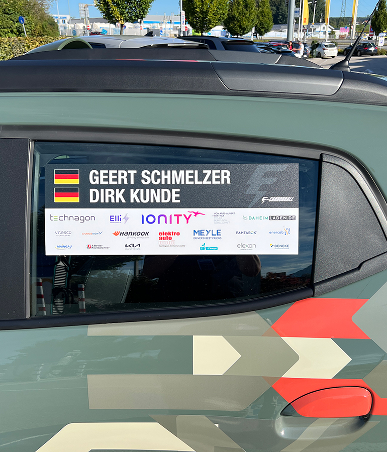 e-cannonball2023-03 Dacia Unlimited Team Electric mit am Start