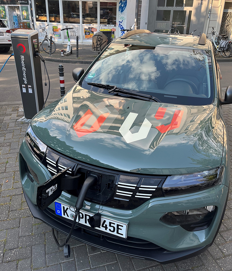 e-cannonball2023-04 Dacia Unlimited Team Electric mit am Start