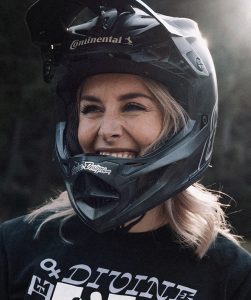 Influencer-Battle: Wer akquiriert mehr Probefahrten im Duster Duell?