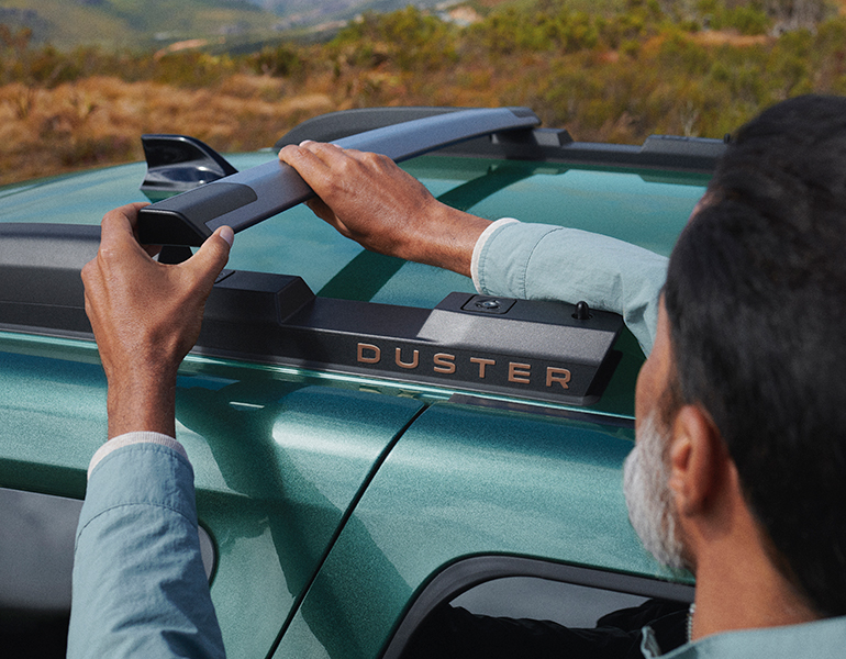 duster-zubehoehr09 Auf dem Fahrzeugdach findet weiteres Gepäck Platz. Dachträgersysteme lassen sich einfach nachrüsten und bieten Halt für Dachboxen oder Fahrradträger
