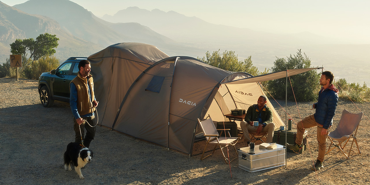 Camping mit dem Duster: das Heckklappenzelt als Sterne-Hotel